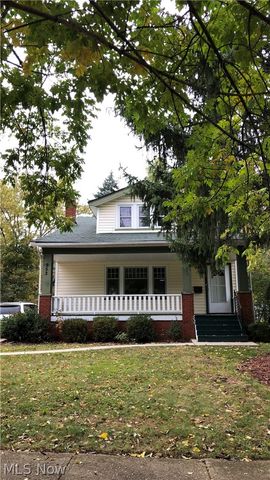 952 Oxford Road, Cleveland Heights, OH 44121