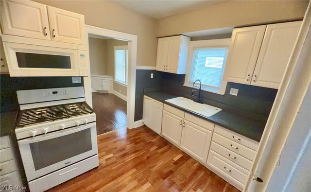 952 Oxford Road, Cleveland Heights, OH 44121