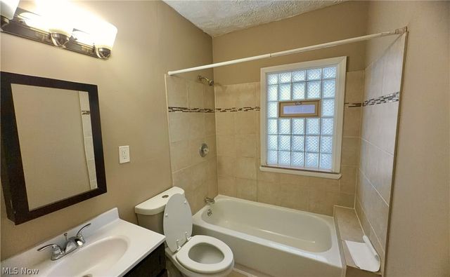 952 Oxford Road, Cleveland Heights, OH 44121