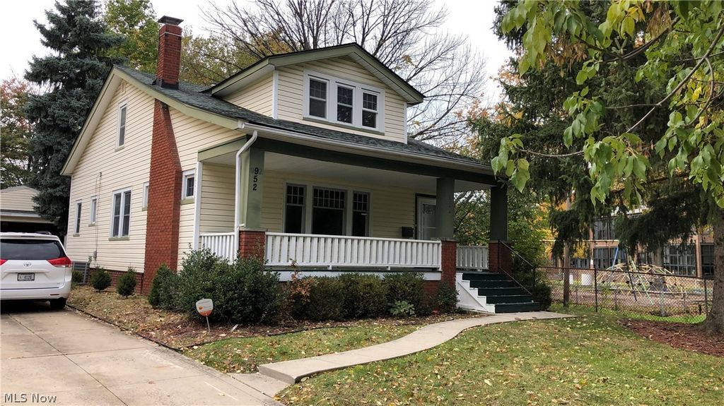 952 Oxford Road, Cleveland Heights, OH 44121