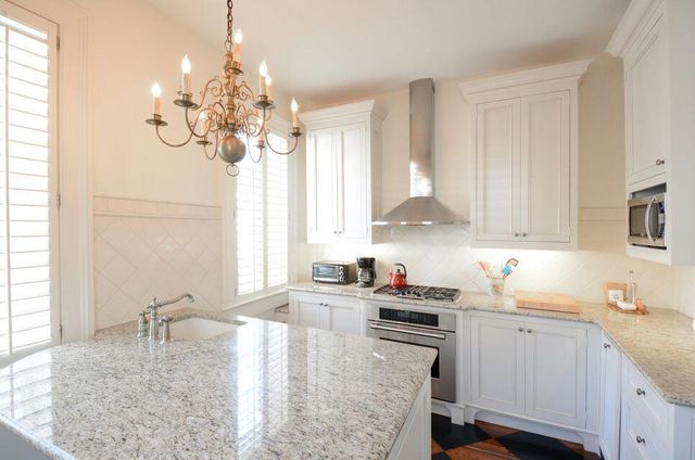 61 Queen Street B, Charleston, SC 29401