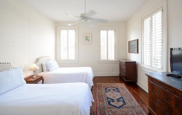61 Queen Street B, Charleston, SC 29401