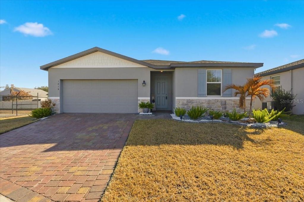 Image 1 of property listing at 1015 KOBUK STREET, Haines City, FL 33844