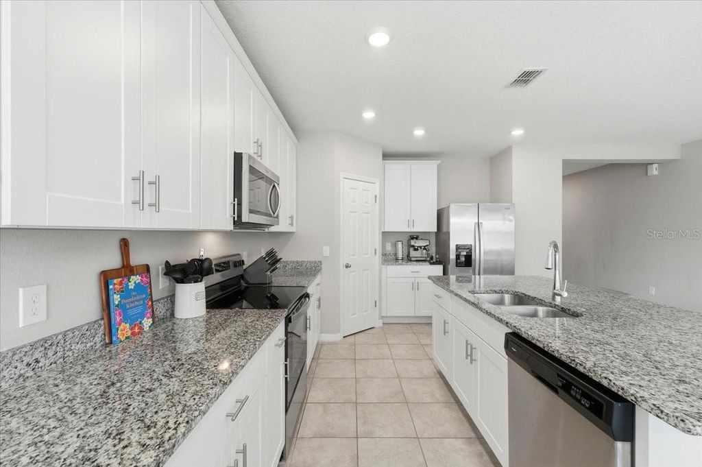 Image 11 of property listing at 1015 KOBUK STREET, Haines City, FL 33844