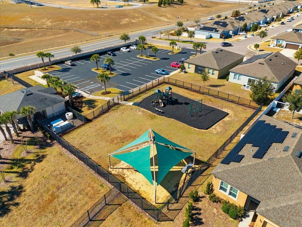 Image 3 of property listing at 1015 KOBUK STREET, Haines City, FL 33844