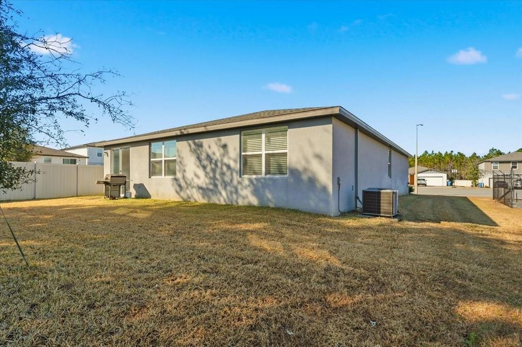 Image 33 of property listing at 1015 KOBUK STREET, Haines City, FL 33844