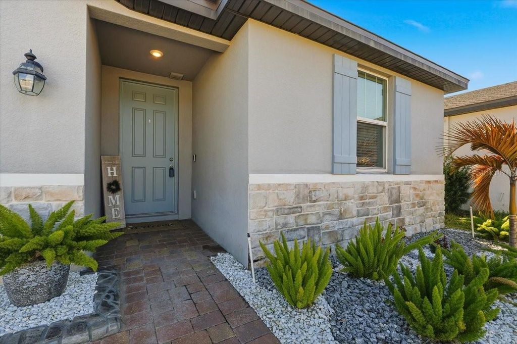 Image 6 of property listing at 1015 KOBUK STREET, Haines City, FL 33844