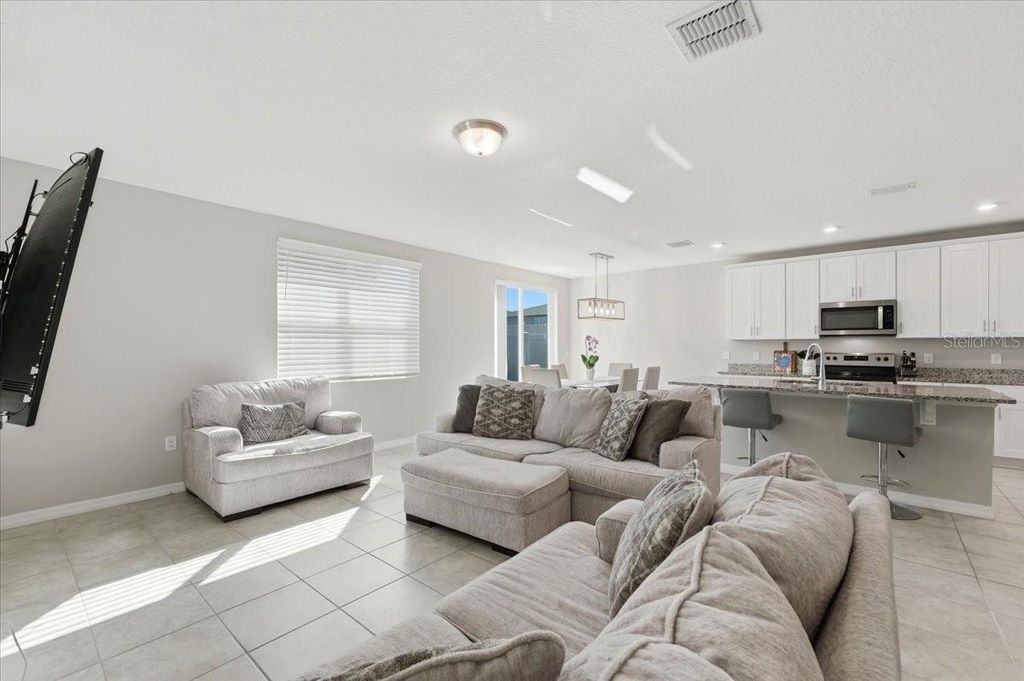 Image 8 of property listing at 1015 KOBUK STREET, Haines City, FL 33844