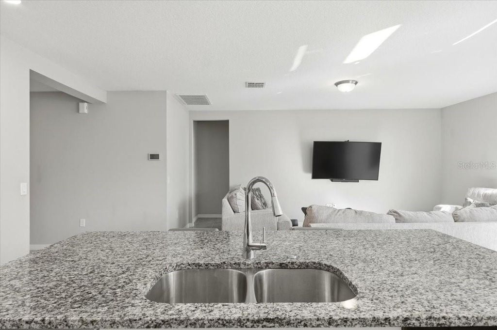 Image 10 of property listing at 1015 KOBUK STREET, Haines City, FL 33844