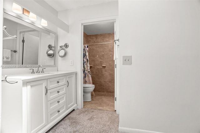 1070 Cedar Creek Way, Davie, FL 33325