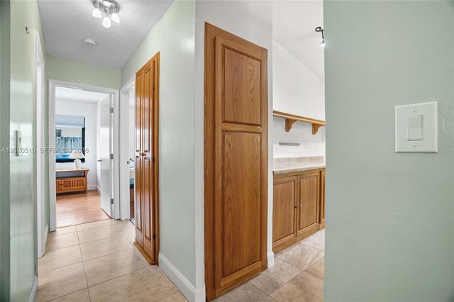 1070 Cedar Creek Way, Davie, FL 33325
