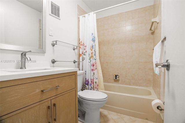 1070 Cedar Creek Way, Davie, FL 33325
