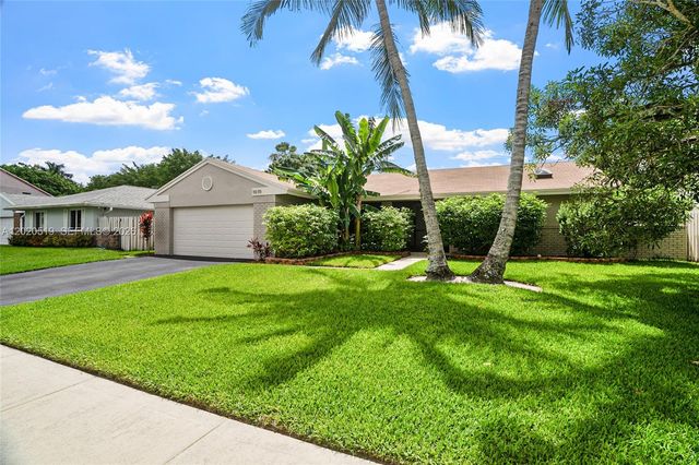 1070 Cedar Creek Way, Davie, FL 33325