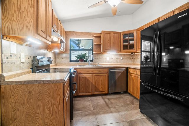1070 Cedar Creek Way, Davie, FL 33325