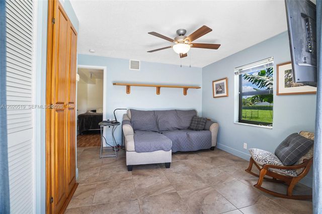 1070 Cedar Creek Way, Davie, FL 33325