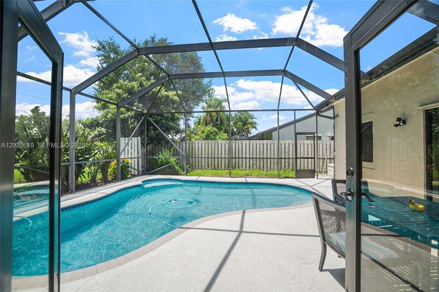 1070 Cedar Creek Way, Davie, FL 33325