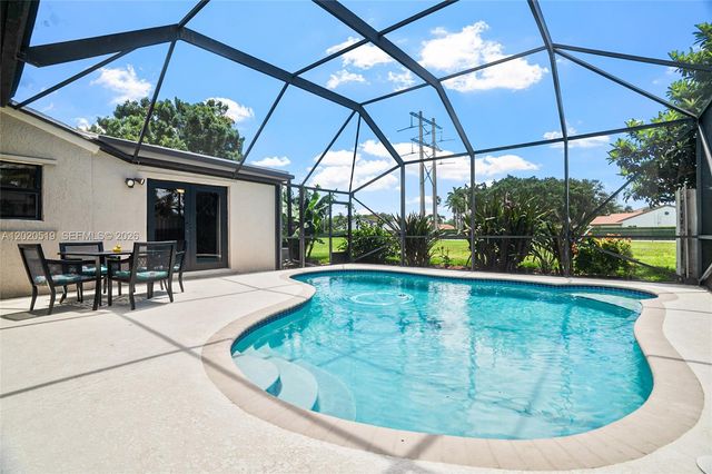 1070 Cedar Creek Way, Davie, FL 33325