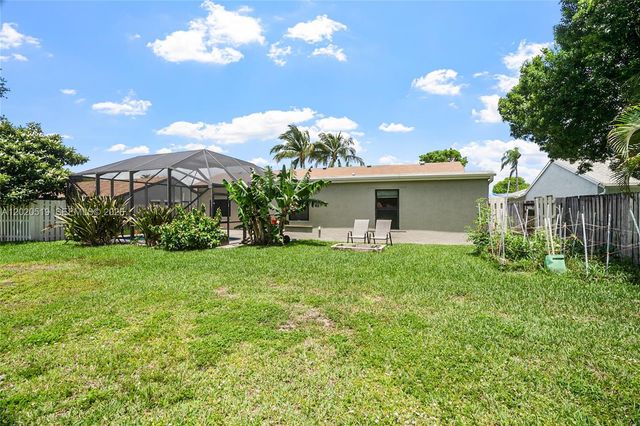 1070 Cedar Creek Way, Davie, FL 33325