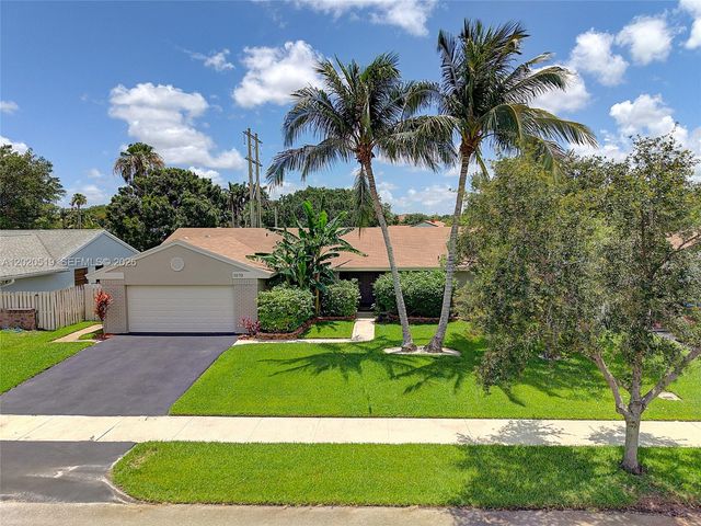 1070 Cedar Creek Way, Davie, FL 33325