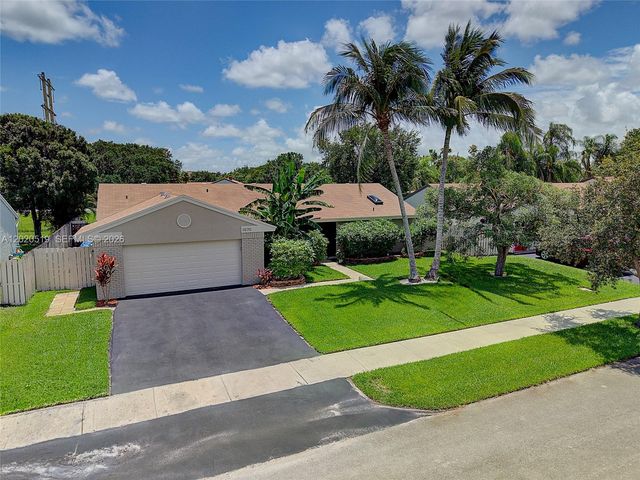 1070 Cedar Creek Way, Davie, FL 33325