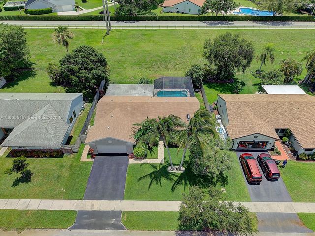 1070 Cedar Creek Way, Davie, FL 33325