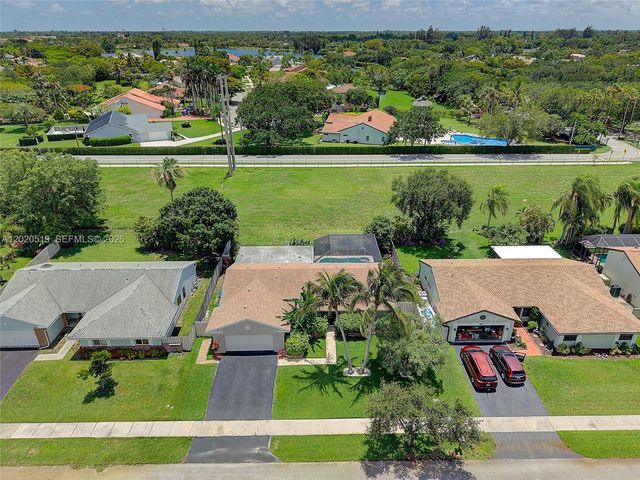1070 Cedar Creek Way, Davie, FL 33325