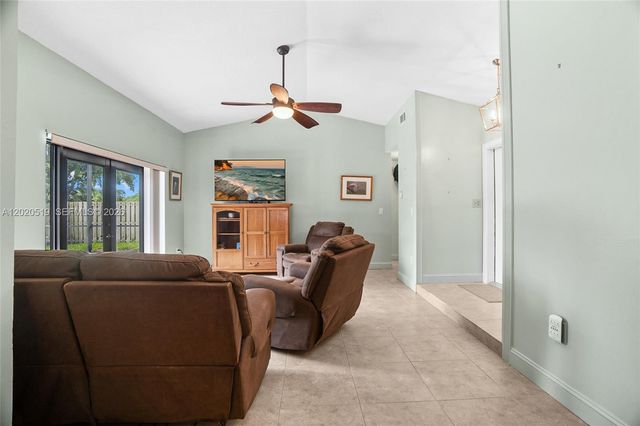 1070 Cedar Creek Way, Davie, FL 33325