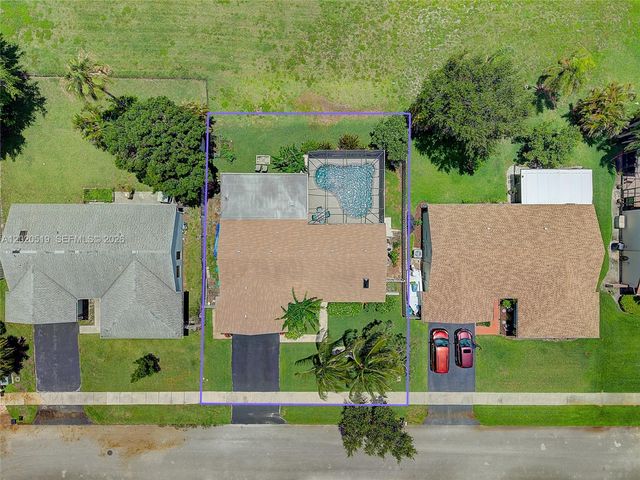 1070 Cedar Creek Way, Davie, FL 33325