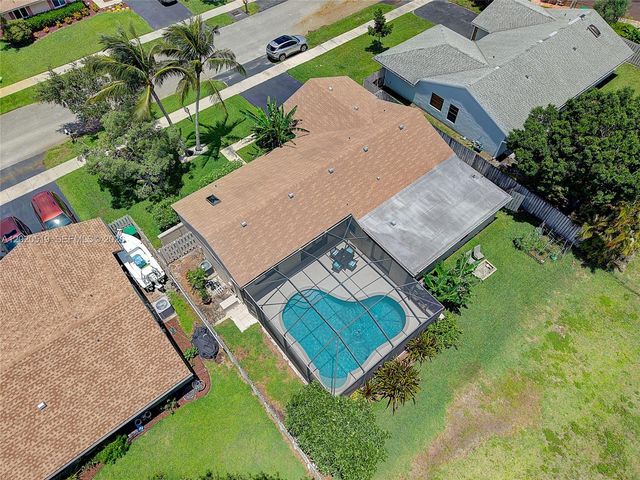 1070 Cedar Creek Way, Davie, FL 33325