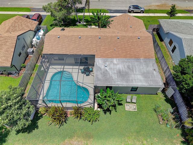 1070 Cedar Creek Way, Davie, FL 33325