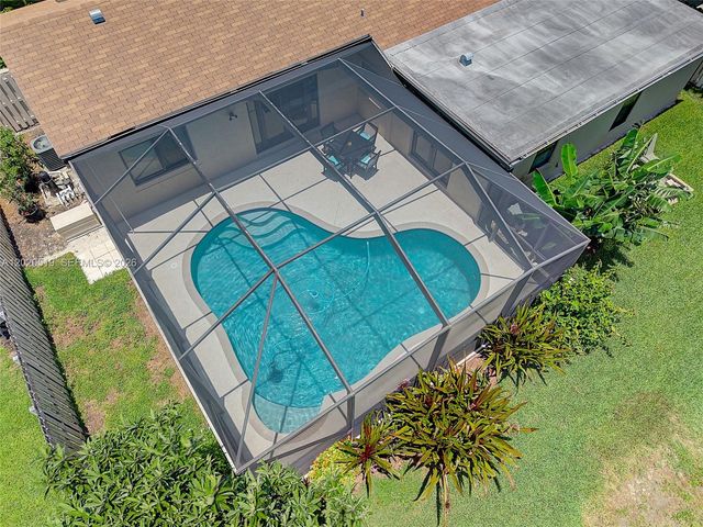 1070 Cedar Creek Way, Davie, FL 33325