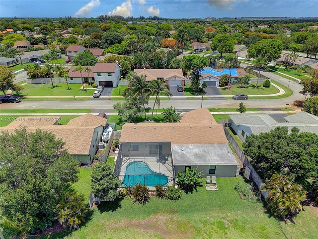 1070 Cedar Creek Way, Davie, FL 33325
