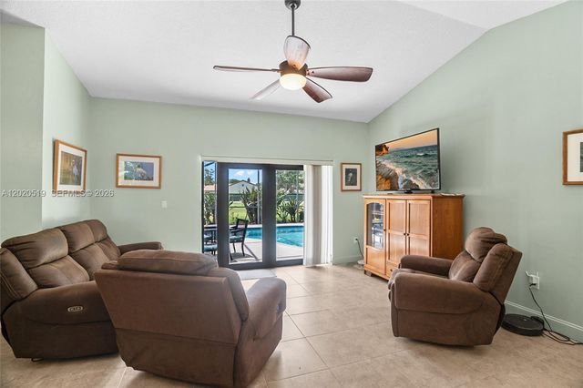 1070 Cedar Creek Way, Davie, FL 33325