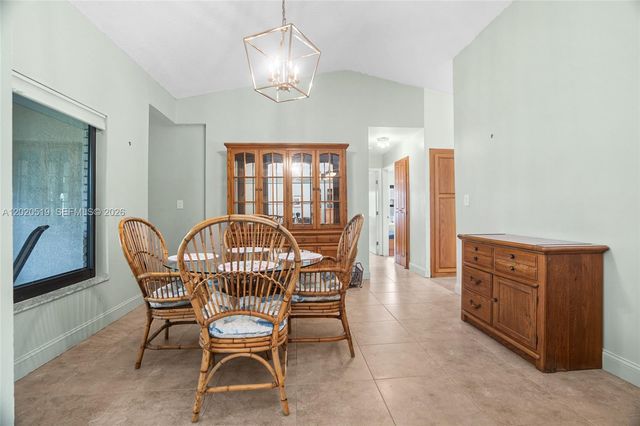 1070 Cedar Creek Way, Davie, FL 33325