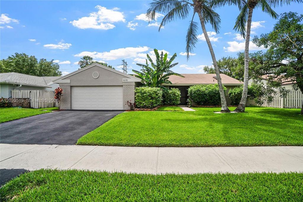 1070 Cedar Creek Way, Davie, FL 33325