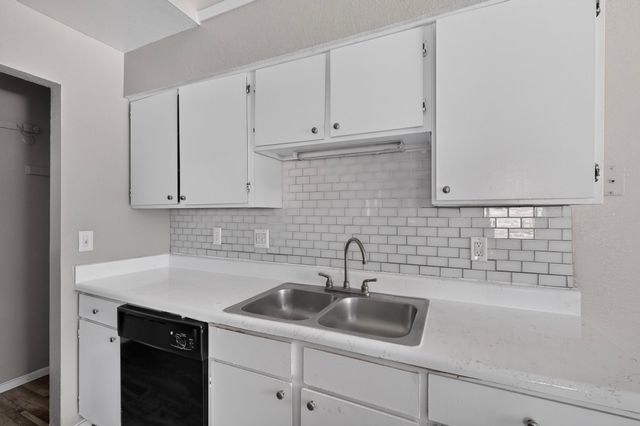 1122 Millview Drive 802, Arlington, TX 76012