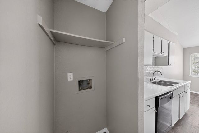 1122 Millview Drive 802, Arlington, TX 76012