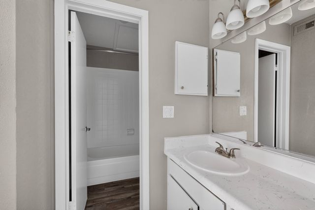 1122 Millview Drive 802, Arlington, TX 76012