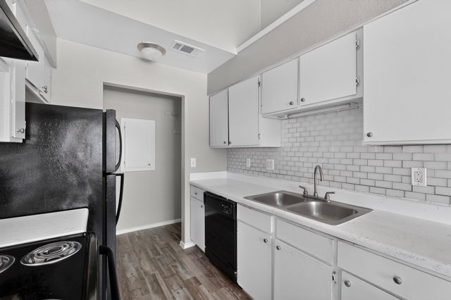 1122 Millview Drive 802, Arlington, TX 76012