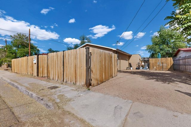 2904 1st Street NW, Albuquerque, NM 87107