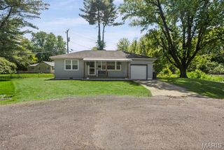 3700 Michelle Drive, Belleville, IL 62226