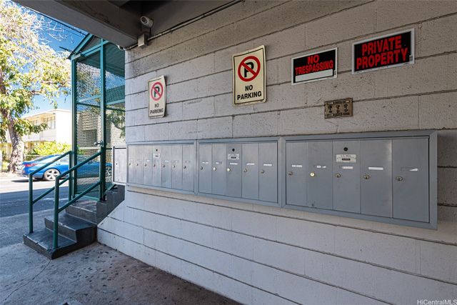 1096 S Beretania Street 301, Honolulu, HI 96814