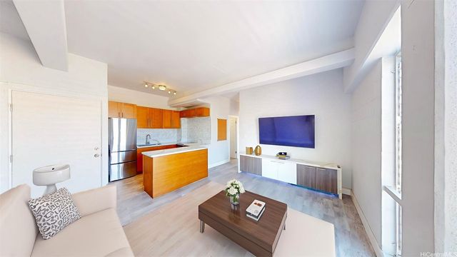 1096 S Beretania Street 301, Honolulu, HI 96814