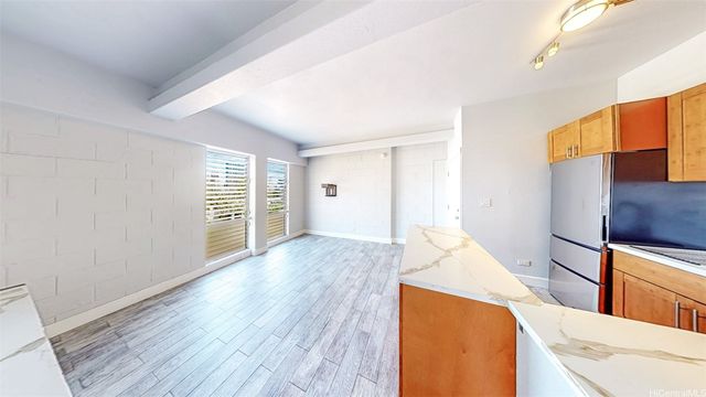 1096 S Beretania Street 301, Honolulu, HI 96814