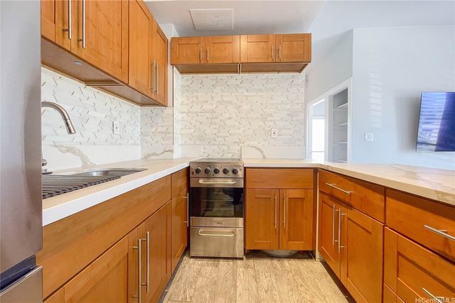 1096 S Beretania Street 301, Honolulu, HI 96814