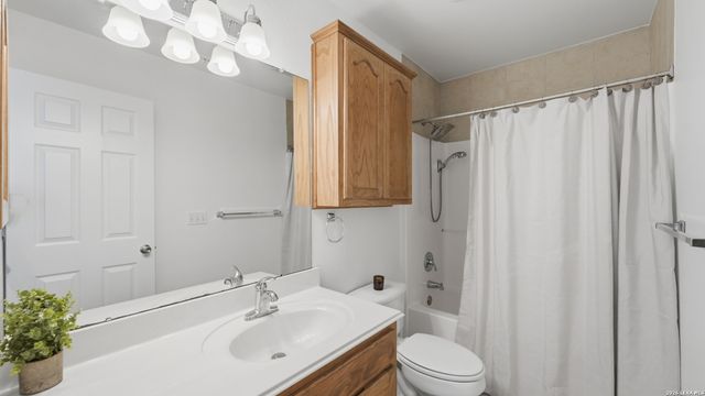 1615 Sunshine Peak, New Braunfels, TX 78130