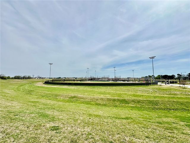 6747 Winterwood Avenue, Springdale, AR 72762