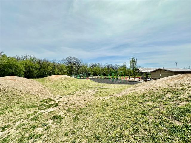 6747 Winterwood Avenue, Springdale, AR 72762