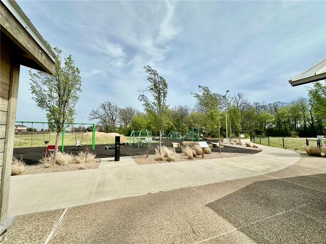 6747 Winterwood Avenue, Springdale, AR 72762