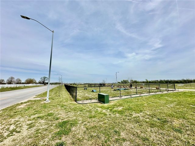 6747 Winterwood Avenue, Springdale, AR 72762